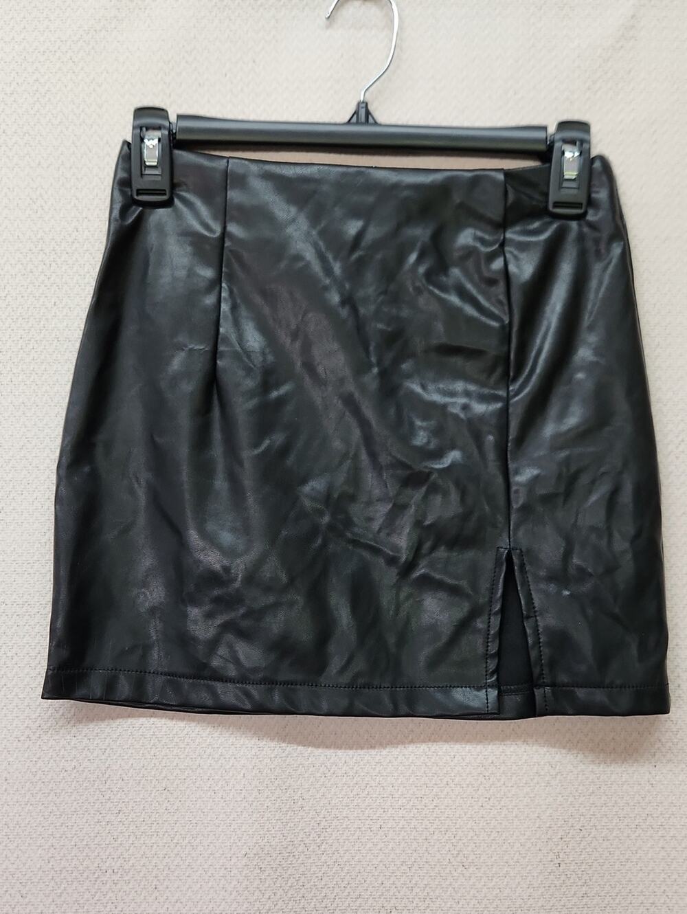 SHEIN Black Faux Leather Mini Skirt with Front Slit Detail
